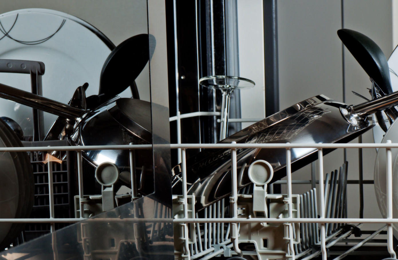 What Causes a Dishwasher to Fail